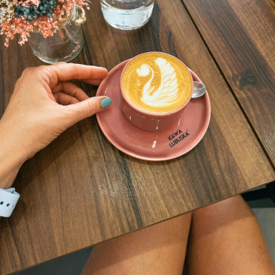 Cappuccino i latte na bazie kawy Niesłysz